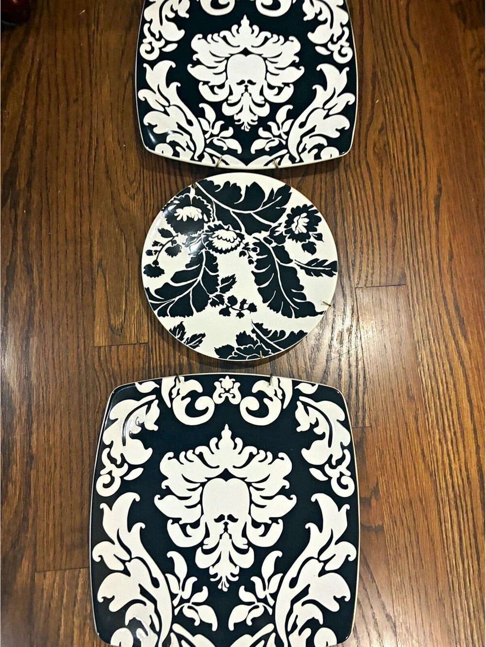 Roscher Damask Collection Stoneware Plates Set of 3, Black/White, MW/DS Safe